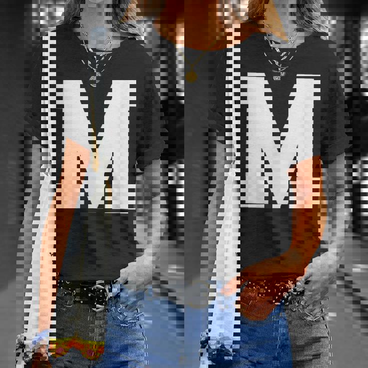 大文字 M アルファベットモノグラム イニシャル Tシャツ 彼女への贈り物