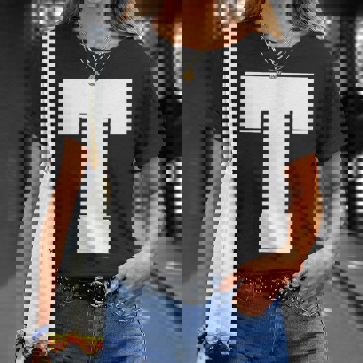 大文字tアルファベットモノグラムイニシャル Tシャツ 彼女への贈り物