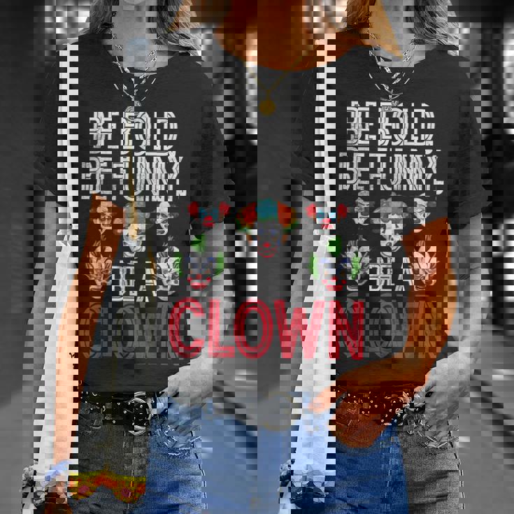 大胆になれ、面白くなりまくれ Tシャツ 彼女への贈り物