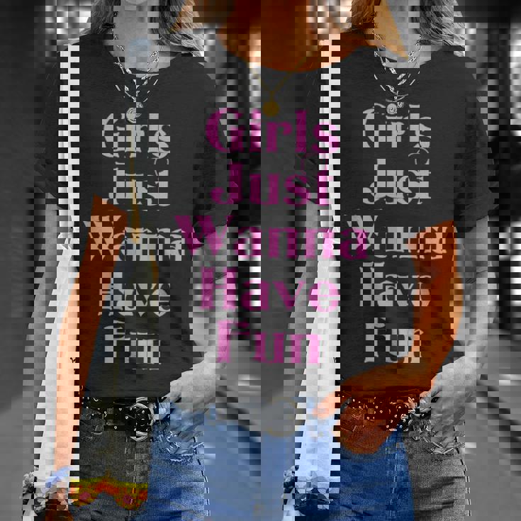 女の子はただ楽しみたいだけ Tシャツ 彼女への贈り物