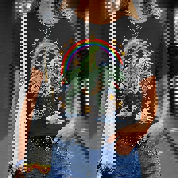 恐竜恐竜に乗る緑のイグアナ Tシャツ 彼女への贈り物