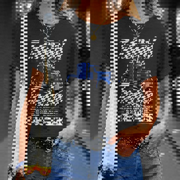 メンズ 普通のトラッカービッグリグトラックドライバーのようなタトゥーの入ったトラッカー Tシャツ 彼女への贈り物