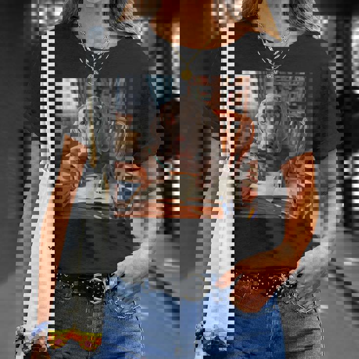 書斎でワイマラナー犬を書く詩 3 Tシャツ 彼女への贈り物