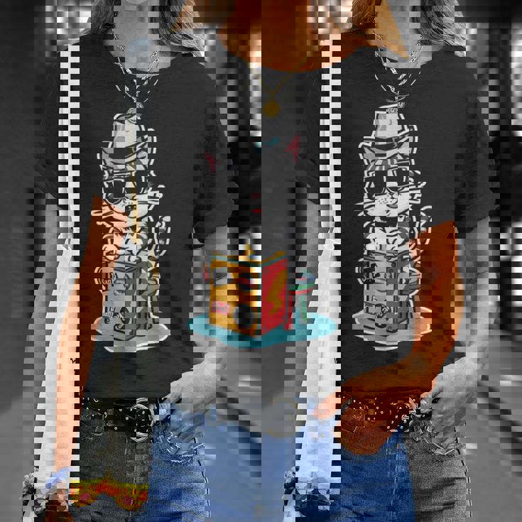 猫が奏でるカホン楽器 Tシャツ 彼女への贈り物