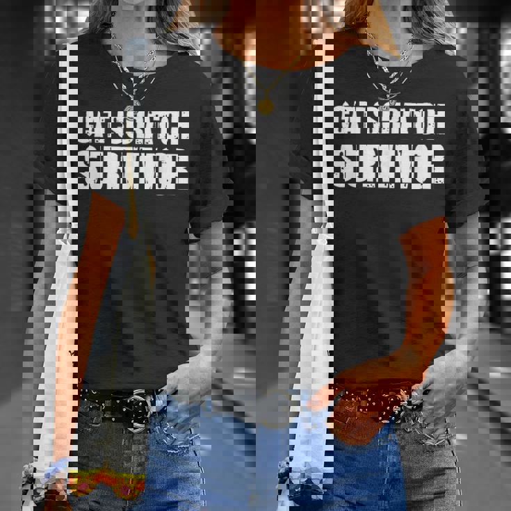 猫のひっかき傷から生き残った私は猫のひっかき傷から生き残りました Tシャツ 彼女への贈り物