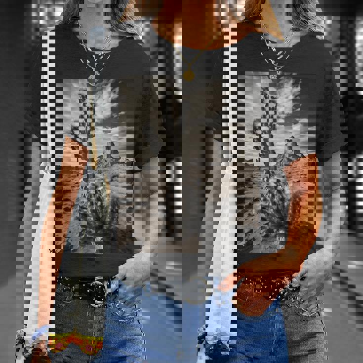 砂漠のサボテンのモノクロ写真 Tシャツ 彼女への贈り物