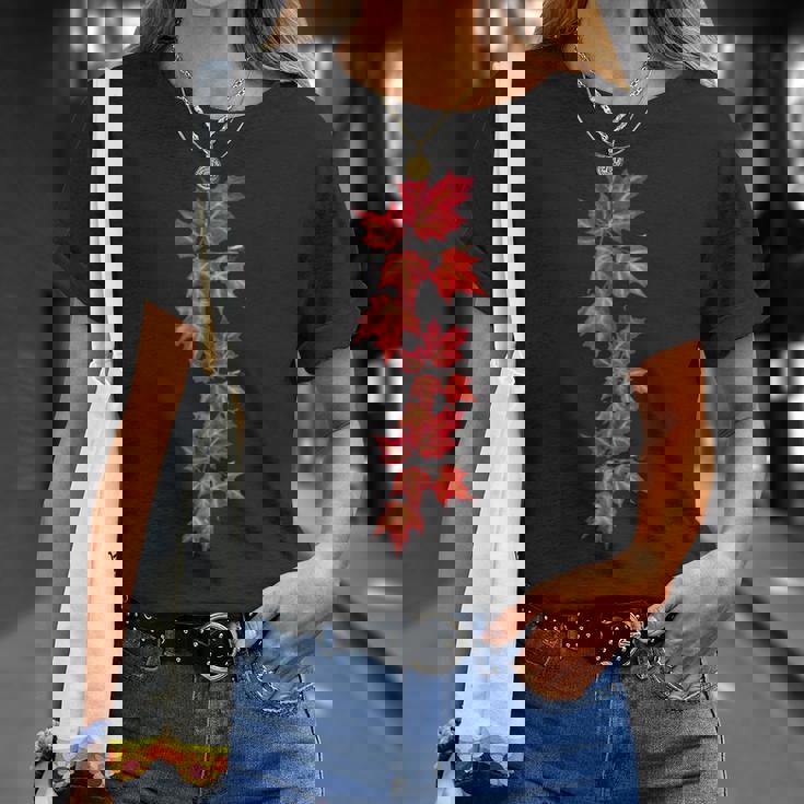 秋の紅葉のつる Tシャツ 彼女への贈り物