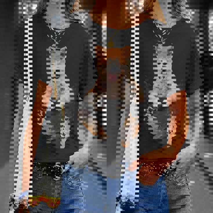 秋田愛好家のためのポケットの中の面白い秋田犬 Tシャツ 彼女への贈り物