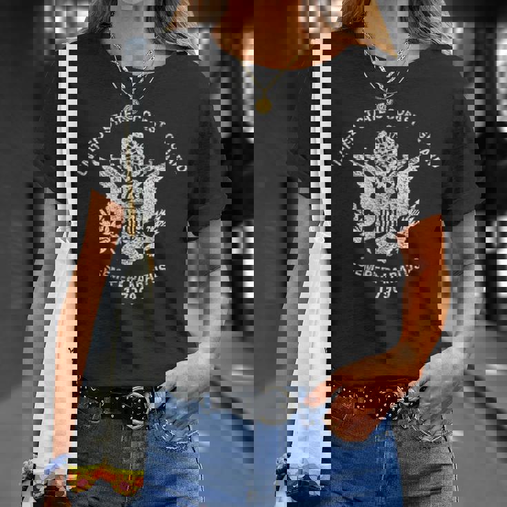 米国沿岸警備隊 Uscgイーグルフラッグ。 Tシャツ 彼女への贈り物