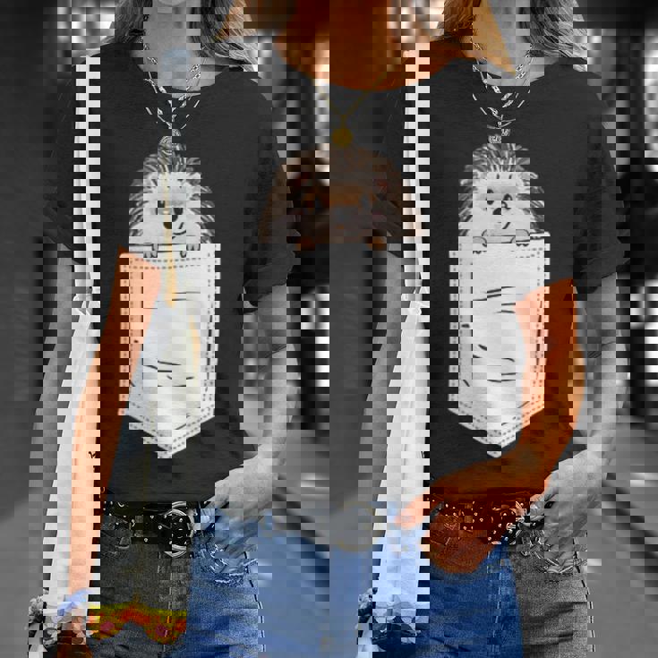 胸ポケットに入ったハリネズミ 衣類 ハリネズミ ギフト Tシャツ 彼女への贈り物