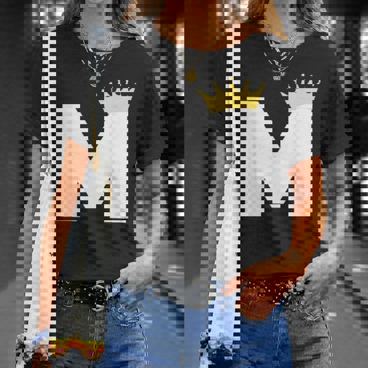 英文字 M 大文字 アルファベット モノグラム イニシャル キング クイーン クラウン Tシャツ 彼女への贈り物