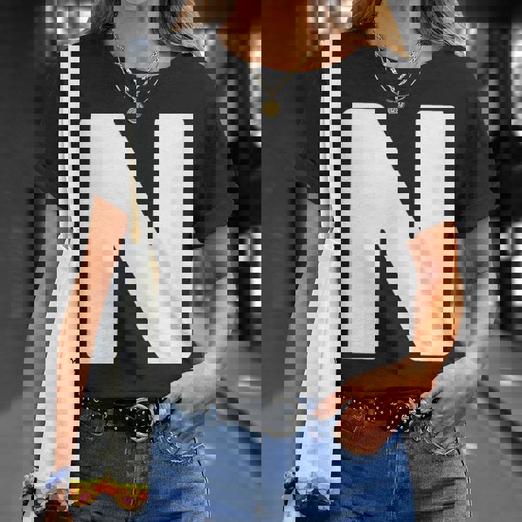 英文字 N 大文字 アルファベット モノグラム イニシャル Tシャツ 彼女への贈り物