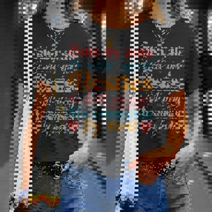 親友はいつも心でつながっています Tシャツ 彼女への贈り物