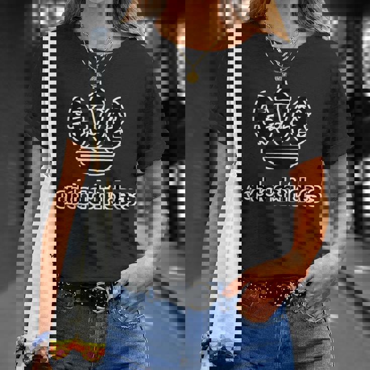 足立です Adachides《23区》足立区 パロディ ブランド【ロゴ ブラック 黒】ジモティ 地元愛 面白 Tシャツ 彼女への贈り物