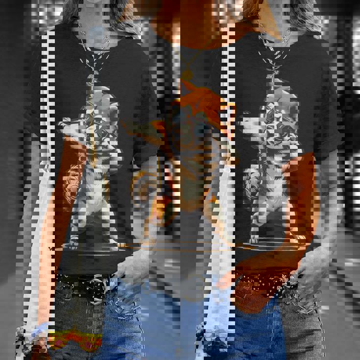 軽く叩く秋田犬 踊る軽く叩く犬 Tシャツ 彼女への贈り物