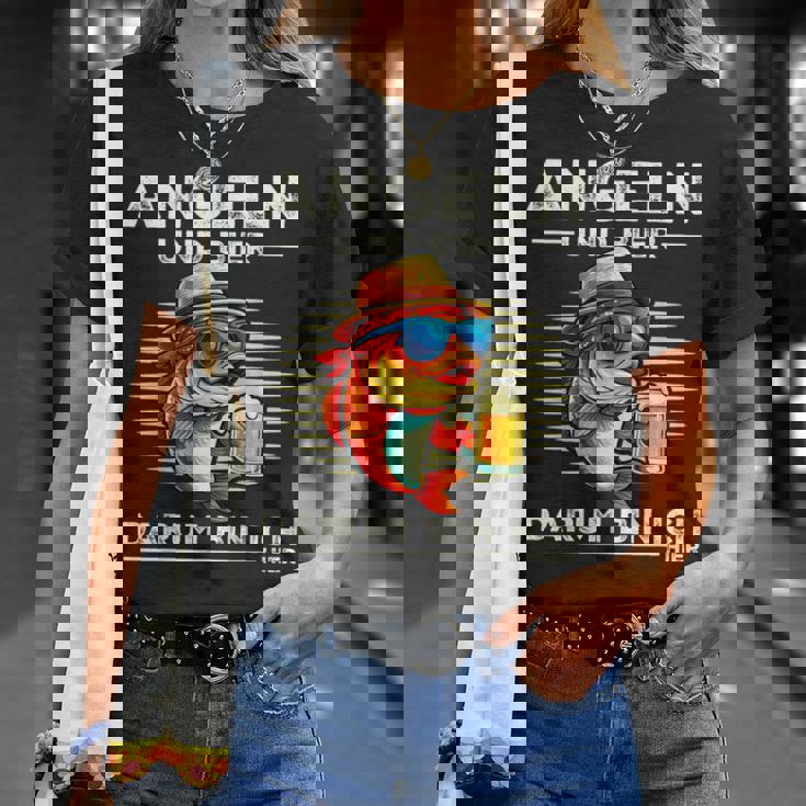 釣り人の服 面白いことわざ釣りとビールサーモンデザイン Tシャツ 彼女への贈り物