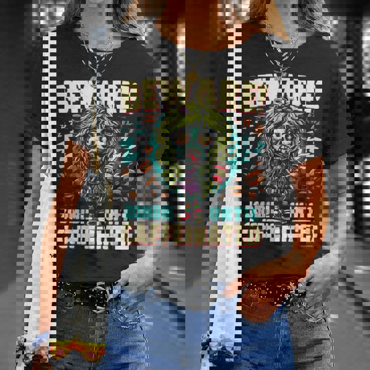 面白いコーヒーゾンビガール、カフェインが入るまでゾンビに注意 Tシャツ 彼女への贈り物