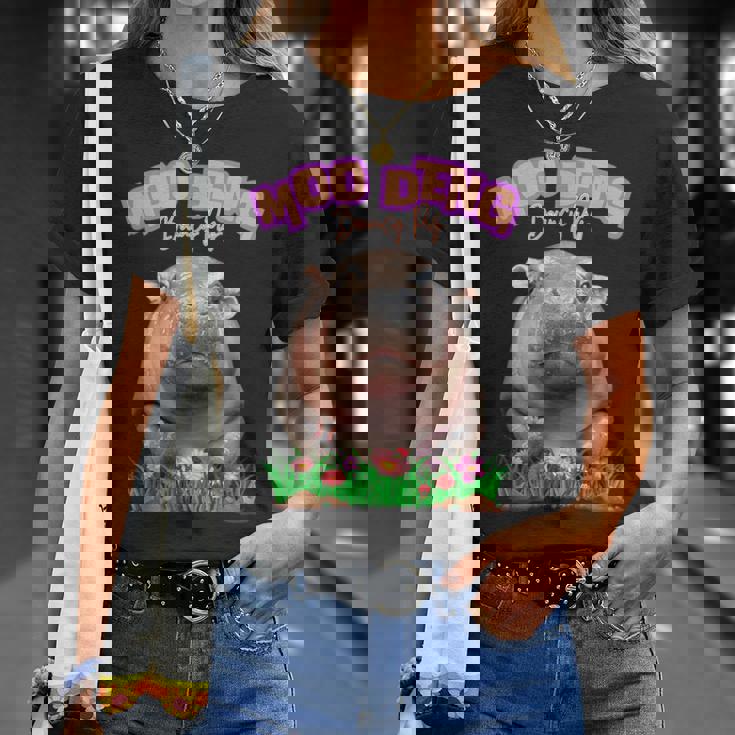 面白いムーデンかわいい赤ちゃんの有名なピグミーカバ Tシャツ 彼女への贈り物