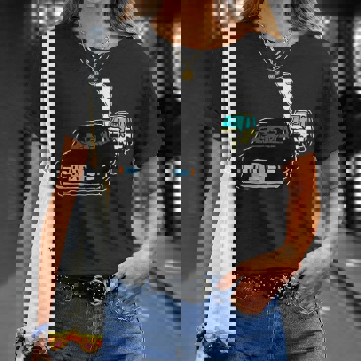 黒塗りの高級車よりも怖い無車検の軽自動車 Tシャツ 彼女への贈り物