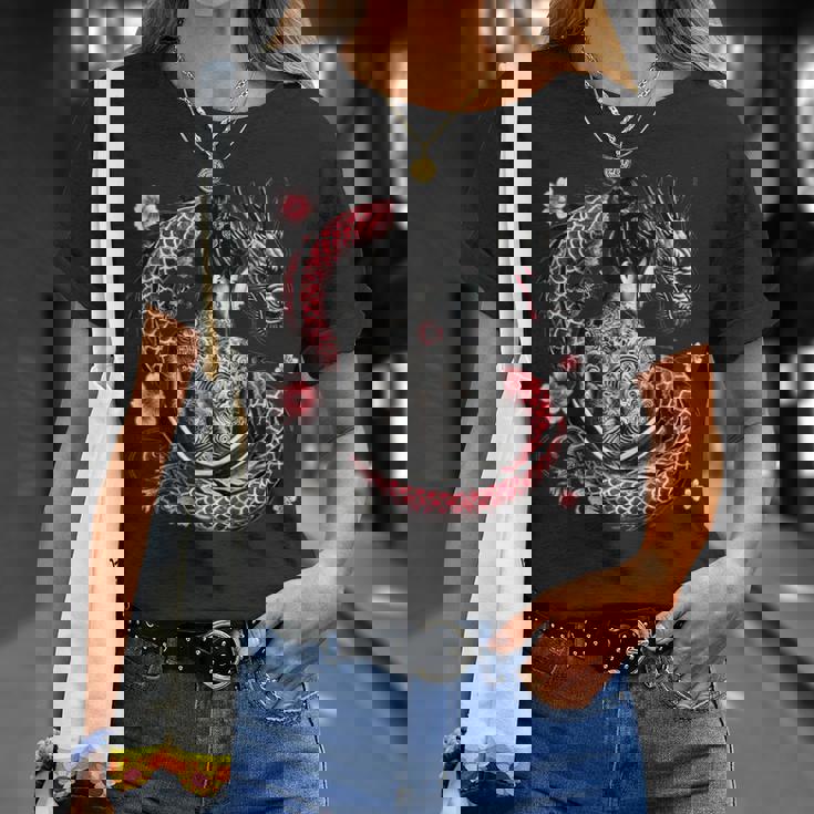 龍と刺青芸者 Tシャツ 彼女への贈り物