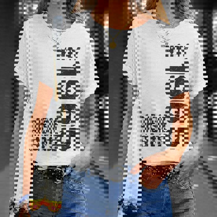 1965年5月以来素晴らしい、1965年5月の誕生日に生まれる Tシャツ 彼女への贈り物