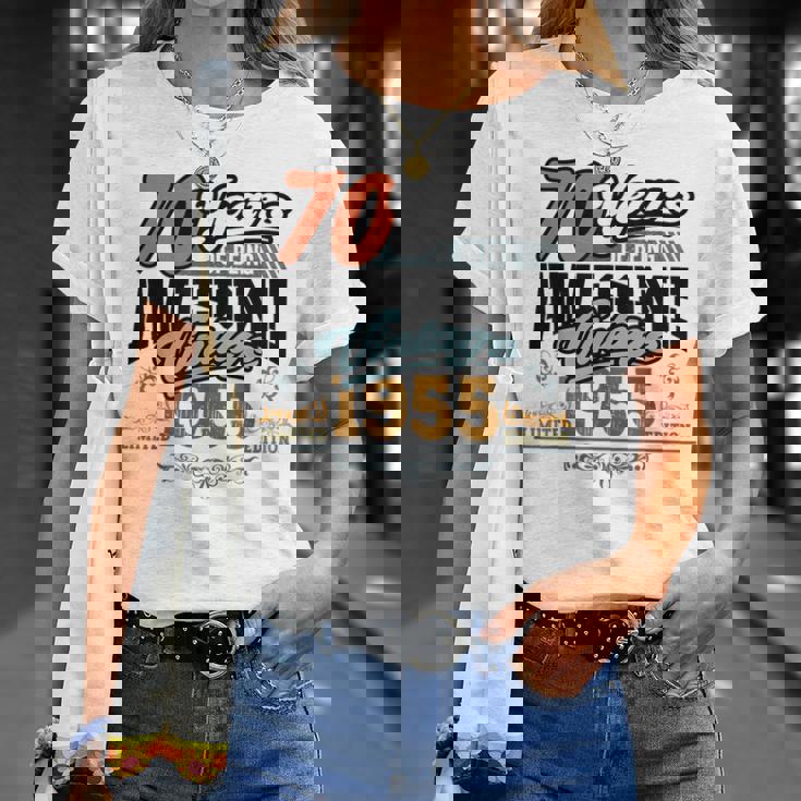 70歳の誕生日 ヴィンテージ 1955 70 Years Of Being Awesome レトロ Tシャツ 彼女への贈り物