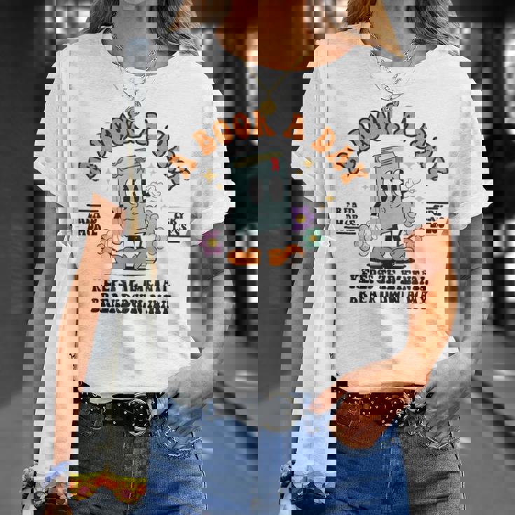 A Book A Day Keep The Mental Breakdown Away Book Lovers Tシャツ 彼女への贈り物