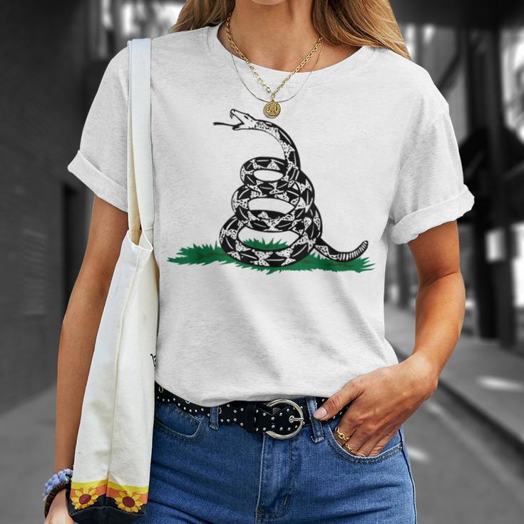 Bandera Gadsden De Laerpiente De Cascabel De Madera Del Patriota Americano Camiseta unisex Regalos para ella