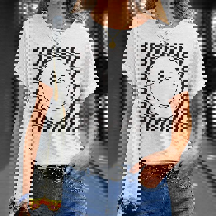 Camisa De Caraonriente A Cuadros Con Ojos Guiños Cara Feliz De Los Años 90 Camiseta unisex Regalos para ella