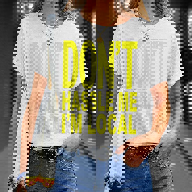 Don't Hassle Me I'm Local Fromurf ドキュメンタリー映画 Tシャツ 彼女への贈り物