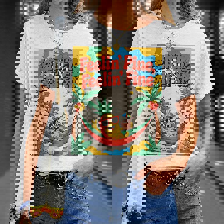 Feelin' Pine Feelin' Fine パイナップル トロピカル ビーチ 楽しい Tシャツ 彼女への贈り物