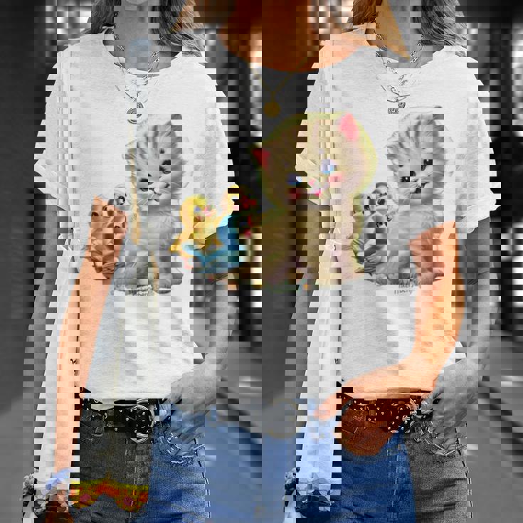 Kitten With Happy Little Birds Tシャツ 彼女への贈り物