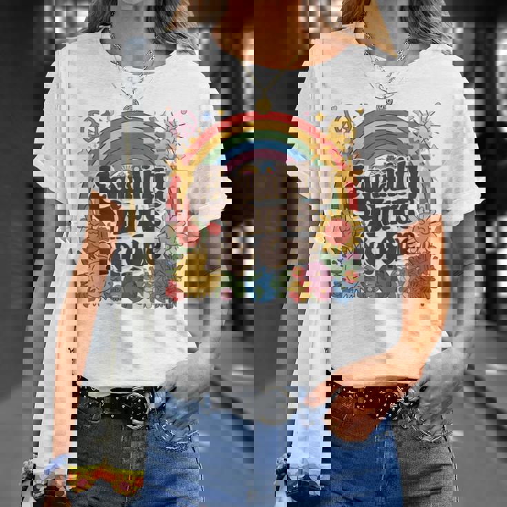 Lgbtqの平等は誰もプライドを傷つけない 人権 レインボープライド Tシャツ 彼女への贈り物