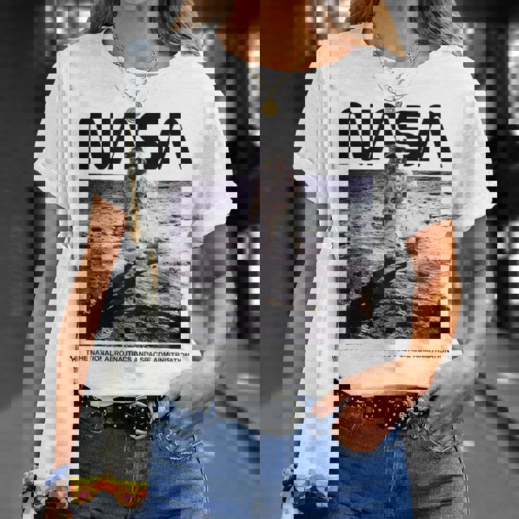 Nasaアポロ11号の月面宇宙飛行士の有名なワームロゴ Tシャツ 彼女への贈り物