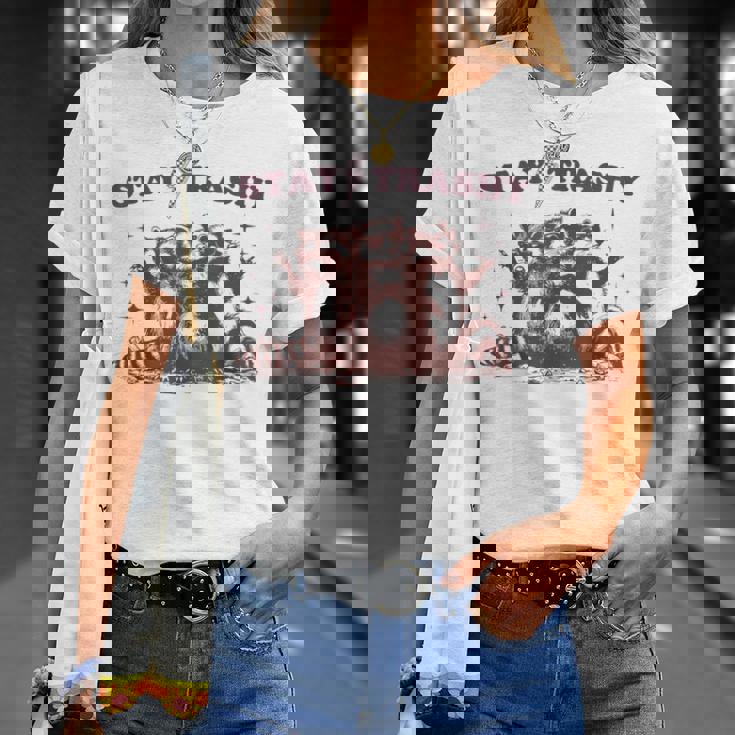 Stay Trashy Raccoon Opossum Tシャツ 彼女への贈り物