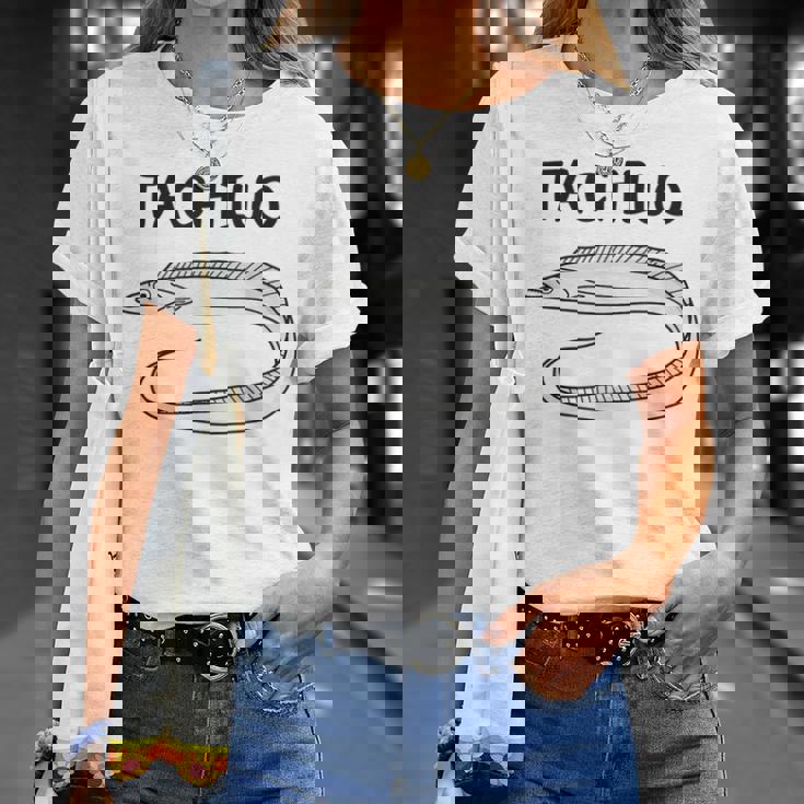 Tachiuo 太刀魚 タチウオス 魚好き 願掛け 釣り好き 海釣り 趣味 おもしろ 寿司ネタ 趣味釣り 船釣り 釣り Tシャツ 彼女への贈り物