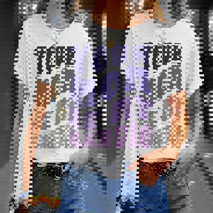 Your Mom Is My Cardio On Back 母の日 レディース メンズ Tシャツ 彼女への贈り物