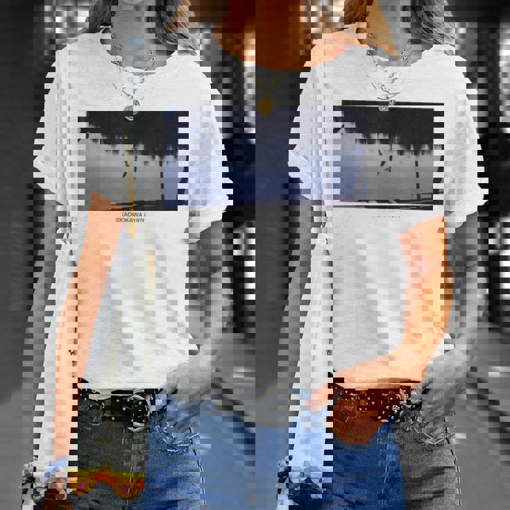 「犬神家の一族」逆さ足ショット Tシャツ 彼女への贈り物