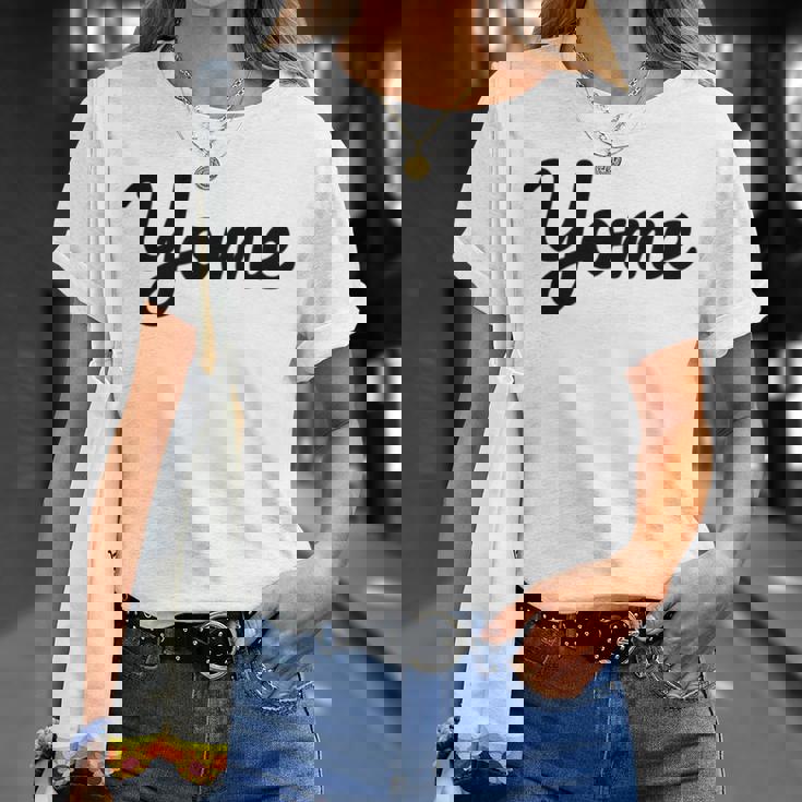 【Yome】嫁 よめ シンプル おしゃれ ローマ字 夫婦お揃い 結婚祝い カップル ペアルック おもしろ ペア Tシャツ 彼女への贈り物