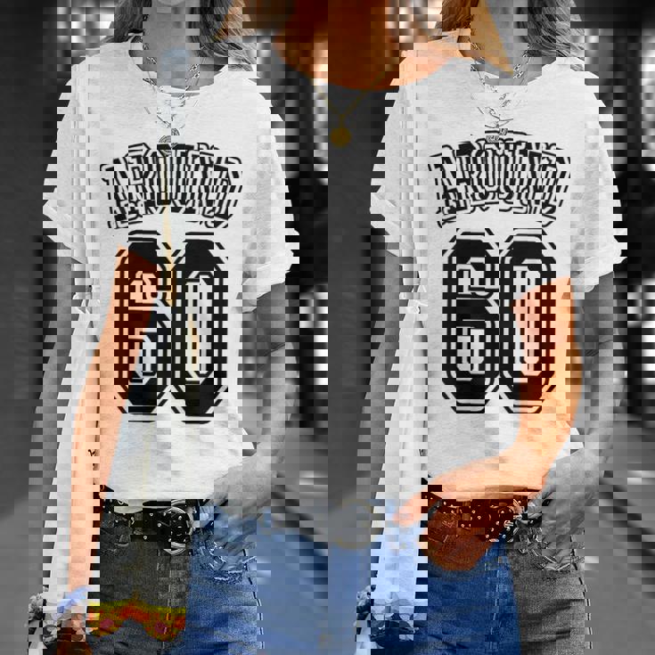 【バックプリント・背中側】Around 60 還暦 アラカン アラウンド 六十歳 お誕生日 60代 面白 Tシャツ 彼女への贈り物