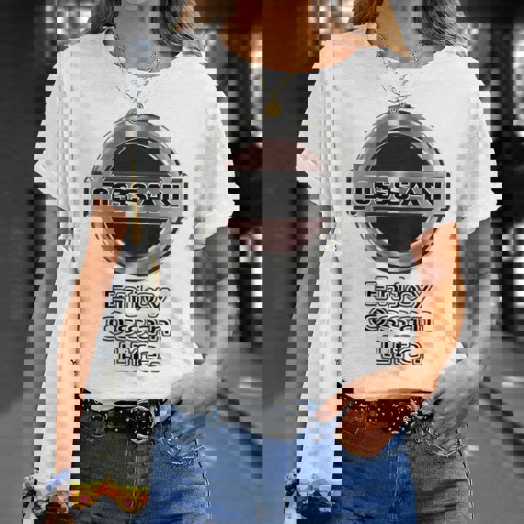 【バックプリント・背中側】Ossan おっさん（車好き ロゴ エンブレム パロディ）【変なデザイン屋さん】文字 面白い Tシャツ 彼女への贈り物