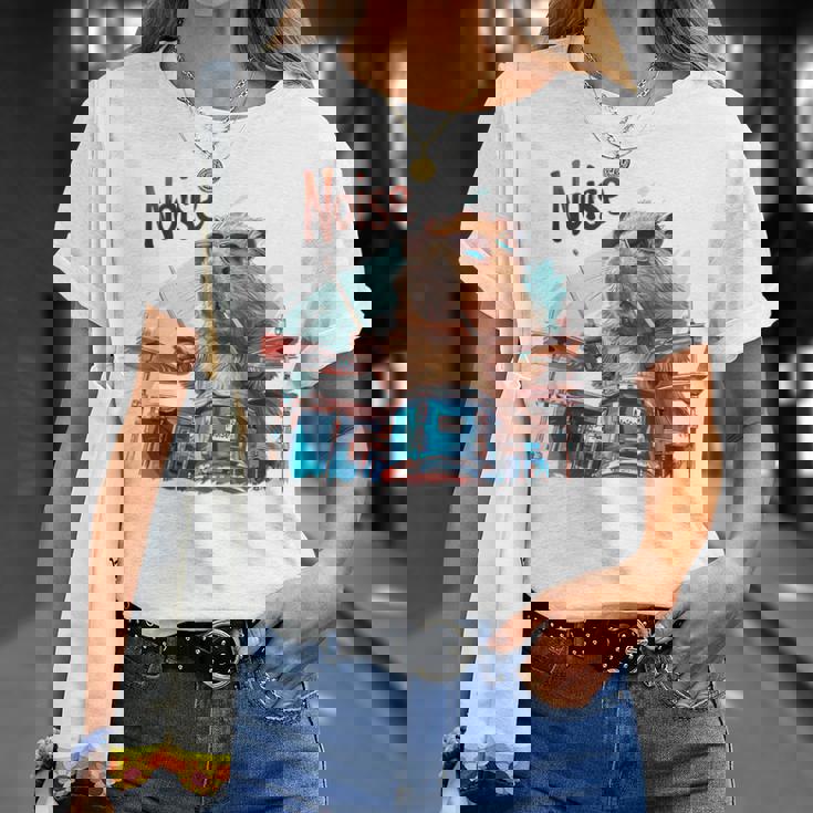 おかしなカピバラがドラムを奏でる Tシャツ 彼女への贈り物