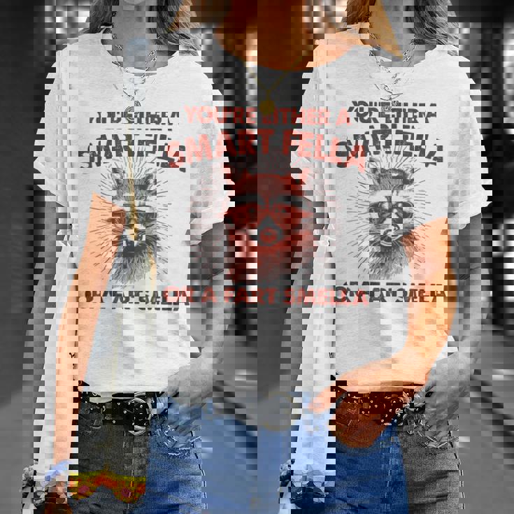 お前は利口なやつかおなら臭いのどっちかだ Tシャツ 彼女への贈り物