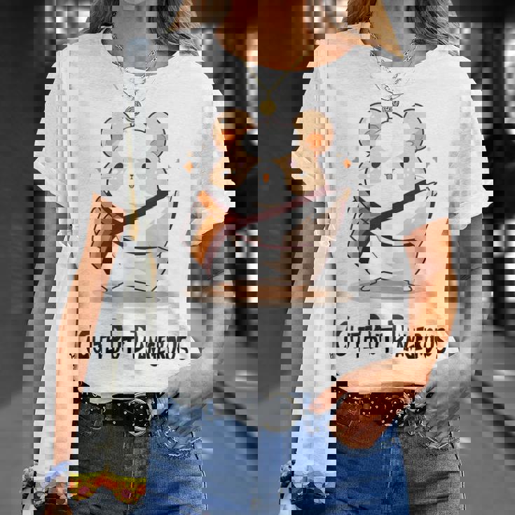 かわいいけど危険な面白いハムスター空手 Tシャツ 彼女への贈り物