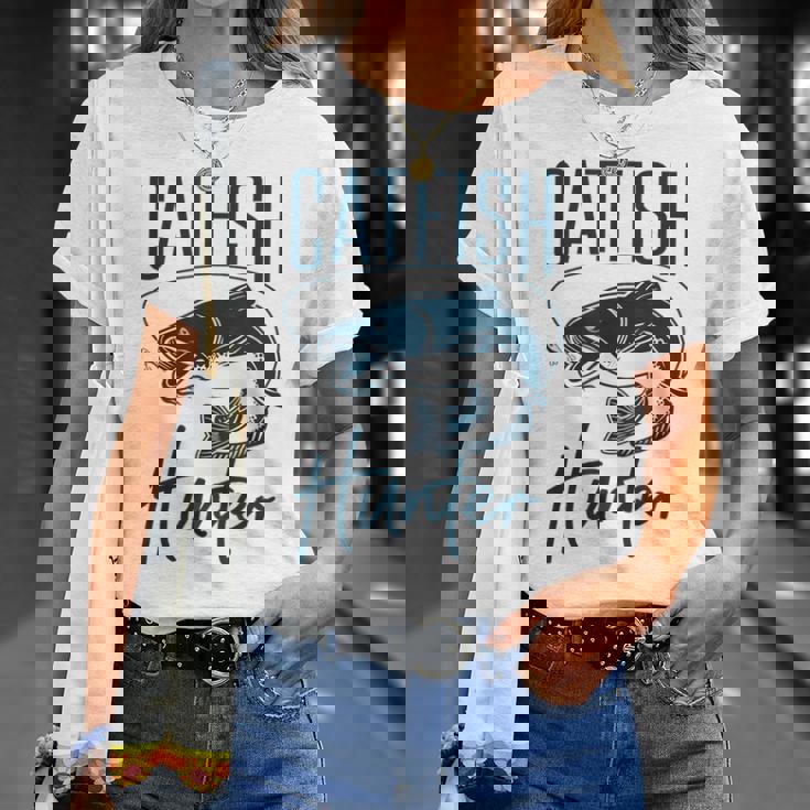 かわいいナマズハンターデザイン ナマズ農家へのギフトアイデア Tシャツ 彼女への贈り物