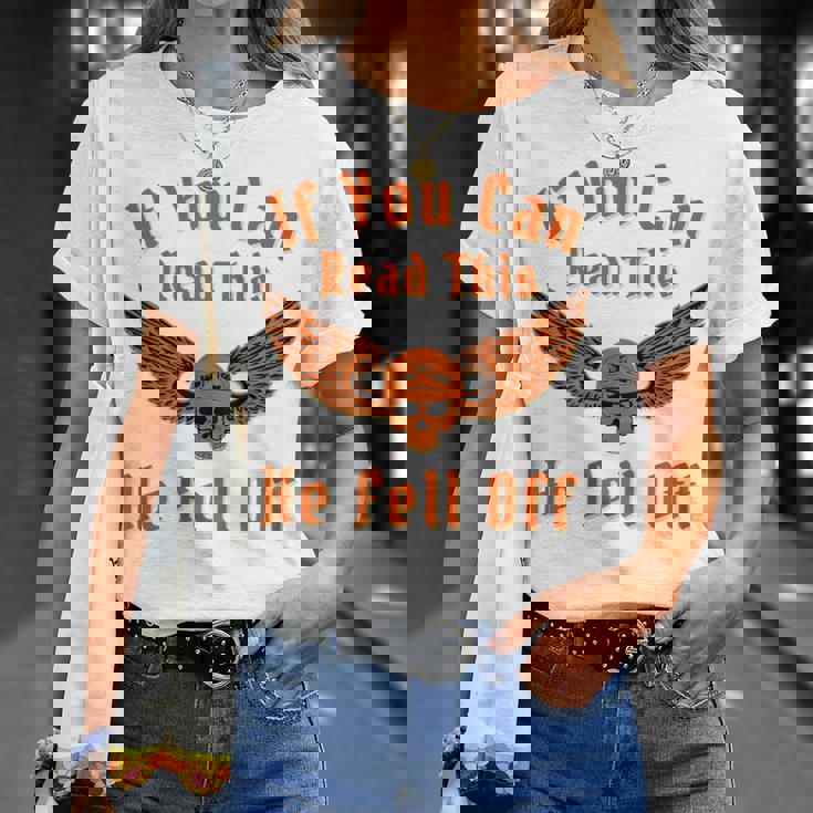 これを読めば、彼はバイカー向けのダークユーモアサインから落ちた Tシャツ 彼女への贈り物