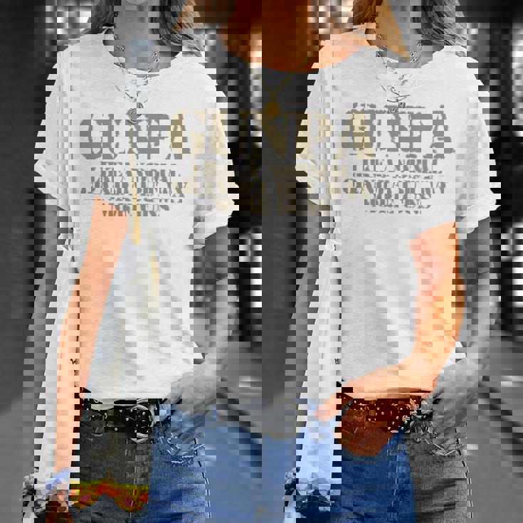 ガンパ 普通のおじいちゃん軍隊 銃好きのおじいちゃん 長袖tシャツ Tシャツ 彼女への贈り物