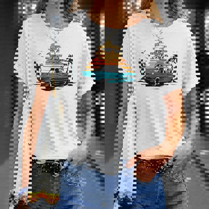 キューバ ヴィンテージカー ラム酒 葉巻 ビーチ 夕日 サーフボード ヤシの木 ハバナ ギフト お土産 太陽 カリブ海 Tシャツ 彼女への贈り物