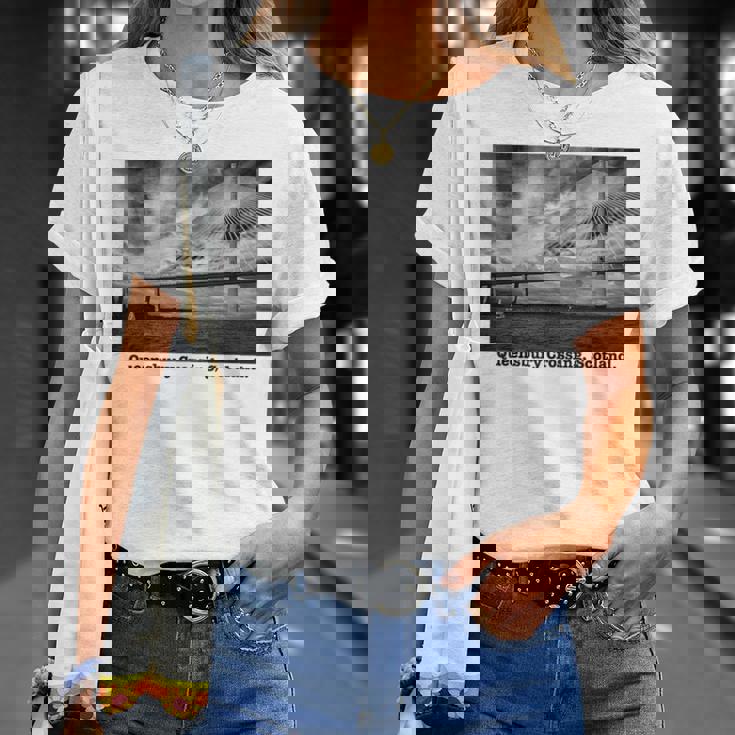 クイーンズベリークロッシング スコットランド 写真 風景 B&W ライト Tシャツ 彼女への贈り物