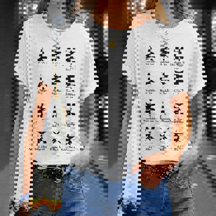 クールなタイプの忍者スターと手裏剣格闘技tシャツ Tシャツ 彼女への贈り物